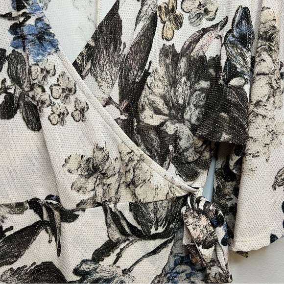 BKE metallic wrap floral kimono style Top short sleeve Sz L Boho Flowy Romantic - Picture 3 of 12